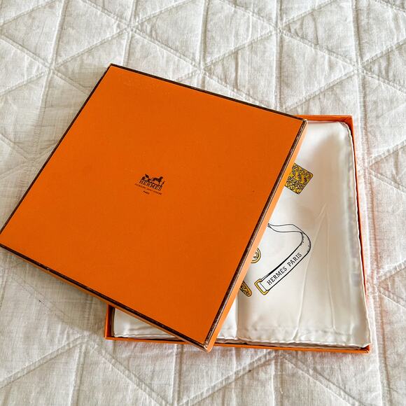 Hermès Silk "Petite Main" 90 Scarf - Picture 1 of 10